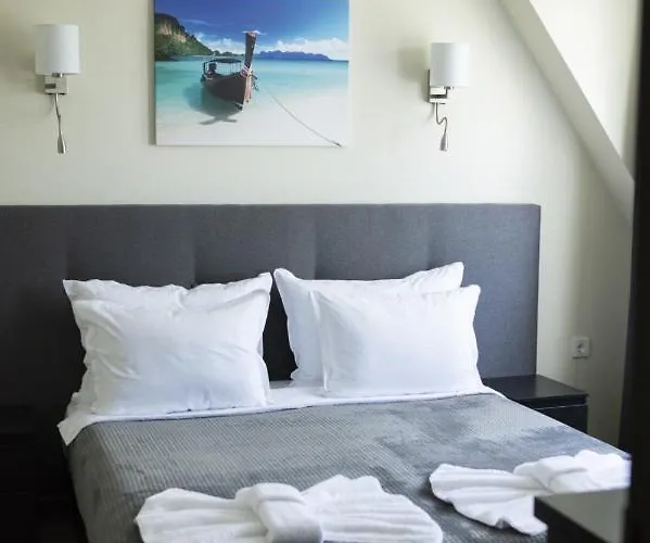 Family Stiva מלון 3*