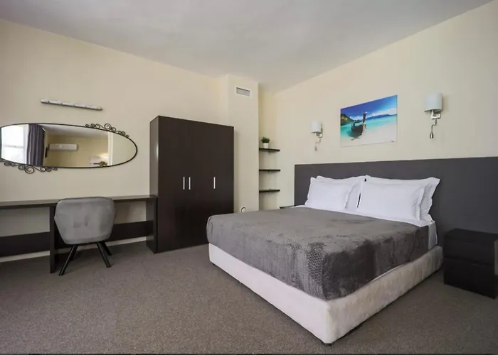 מלון Family Stiva 3*